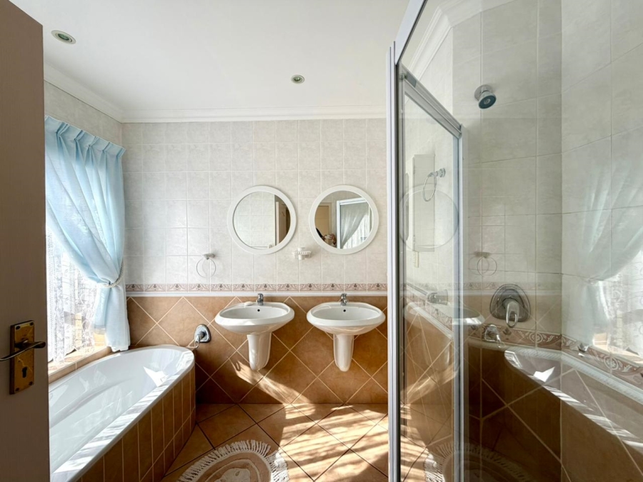 3 Bedroom Property for Sale in Dana Bay Western Cape